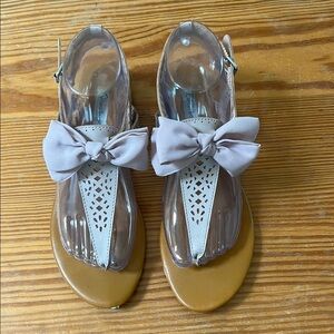 Olsenboye mauve thong style strappy sandal with bow detail, size 8